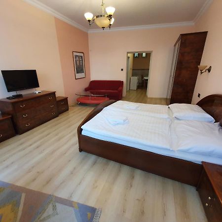 Evergreen Apartments Hotel Karlovy Vary Bagian luar foto