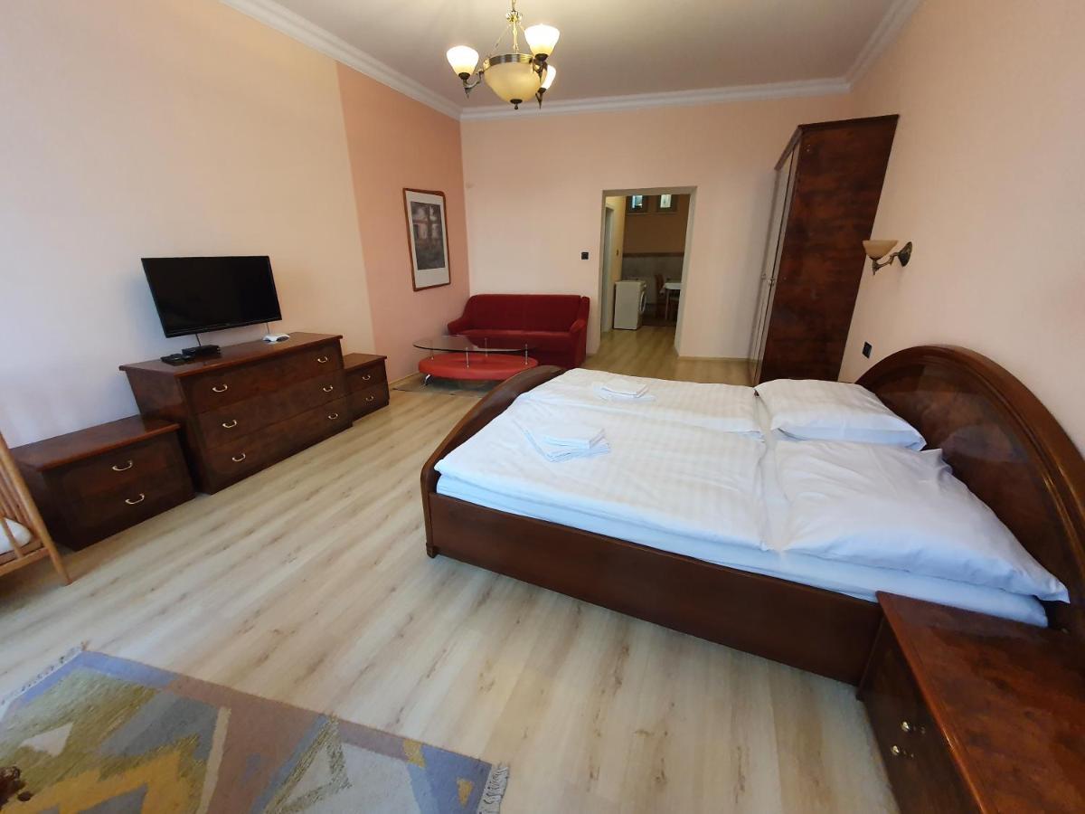 Evergreen Apartments Hotel Karlovy Vary Bagian luar foto